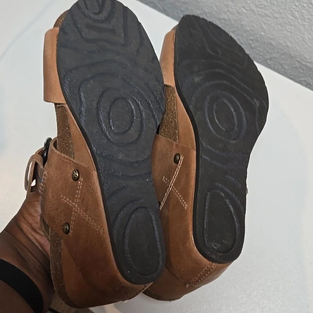 OTBT Overnight Women's Tan Leather Upper Wedge Sandals Size 7.5